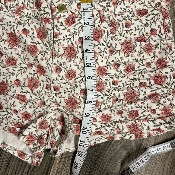 H&M White and Pink Floral Denim Style  Shorts  size 10 - Picture 7 of 8